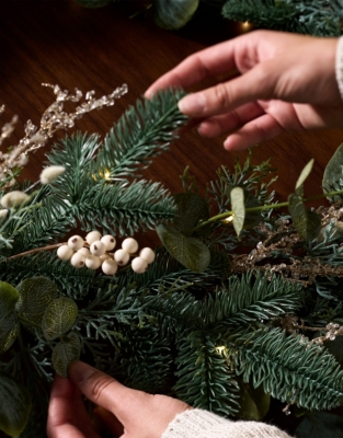 250cm Pre-Lit Frosted Eucalyptus Garland