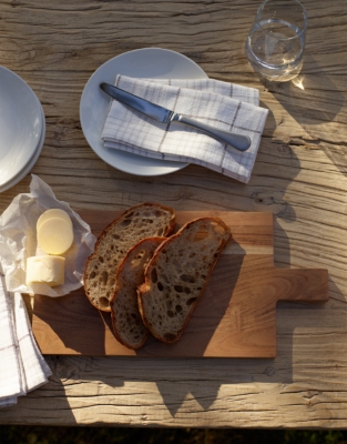 Acacia Wood Serving Board – Medium