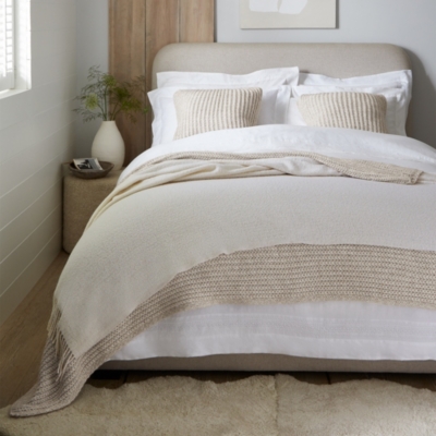 White company bed discount throw