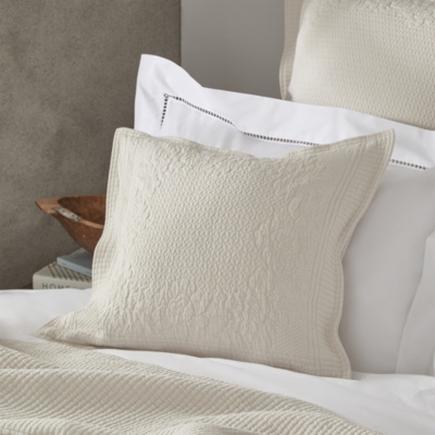 White company bed discount throw