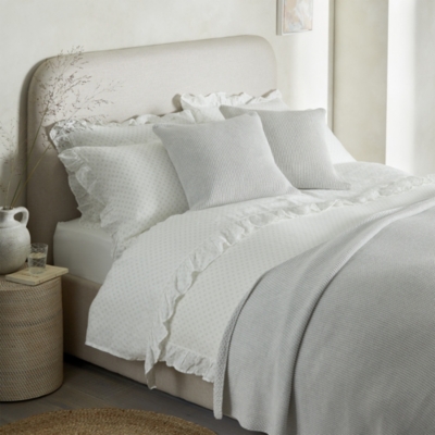 Bedding throws best sale and cushions