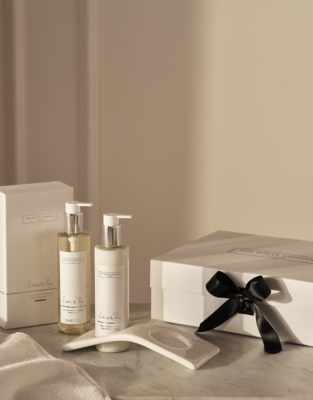 The Bath & Body Deluxe Gift Box