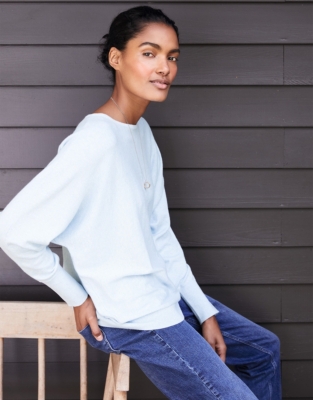 White batwing outlet jumper