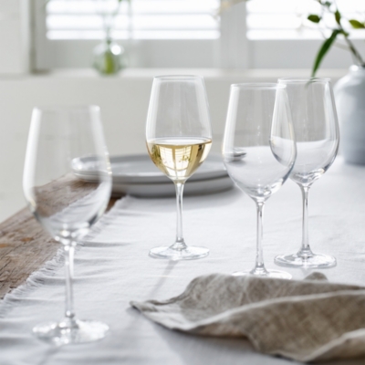 https://whitecompany.scene7.com/is/image/whitecompany/Belgravia-White-Wine-Glass---Set-of-4/GLHWF_2_MAIN?$D_PDP_412x412$