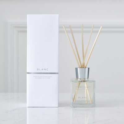 white company travel diffuser