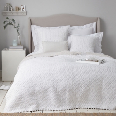 White company throws new arrivals