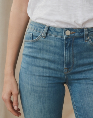 white company boyfriend jeans