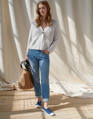 white company boyfriend jeans