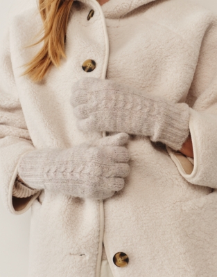 Cable Knit Gloves with Alpaca