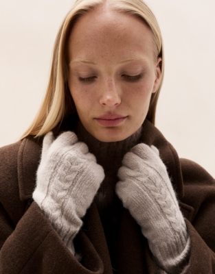 Cable-Knit Gloves with Alpaca