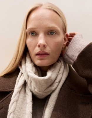 Cable-Knit Scarf with Alpaca 