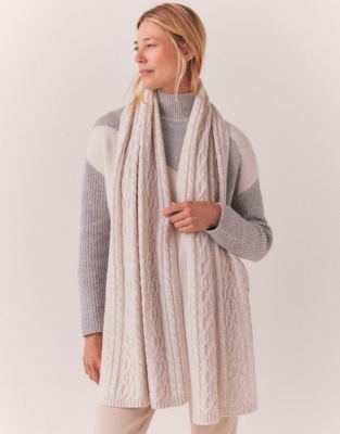 White cable 2024 knit scarf