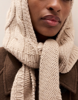 Cable Knitted Hood with Cashmere