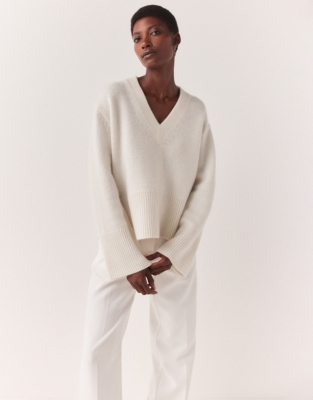 Cashmere jumper v neck sale