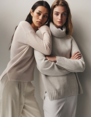 White company store cashmere jumpers