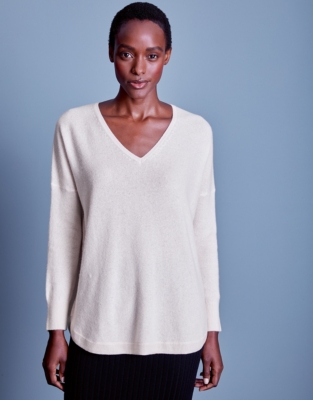 Cashmere Curve Hem Sweater | Sweaters & Cardigans | The White Company US