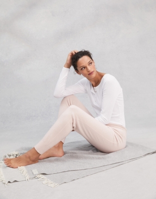 White company cashmere discount joggers