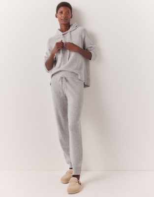 The Best Loungewear, From Cashmere Sweatpants to Cozy Sweatshirts – White +  Warren