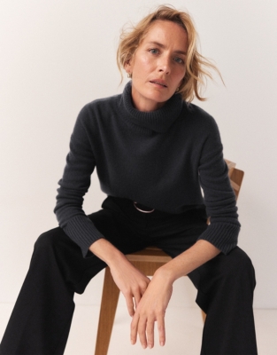 Black roll neck outlet cashmere jumper