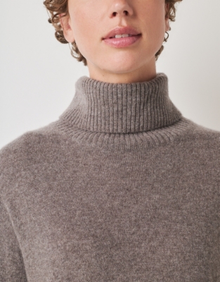 Cashmere Roll Neck Jumper - Nutmeg