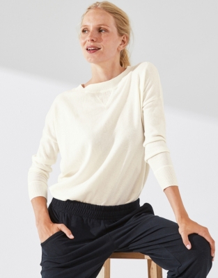 Cashmere Slouchy Sweater | Clothing Sale | The White Company UK