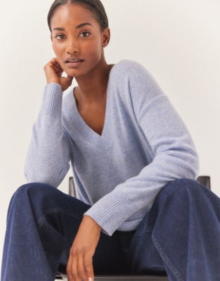 Cashmere V-Neck Jumper - Pastel Blue