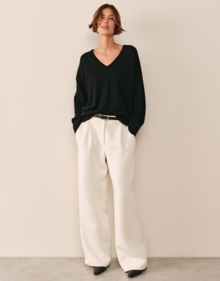 Cashmere V-Neck Jumper - Black