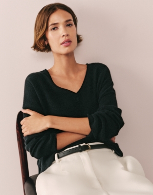 Cashmere V-Neck Jumper - Black