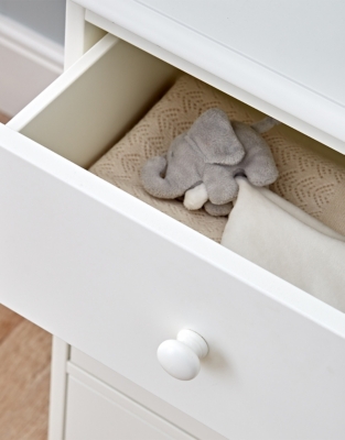 Classic Chest of Drawers