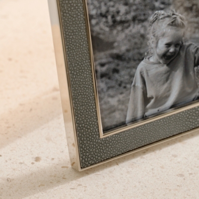 Classic Gray Textured Photo Frame – 4x6"