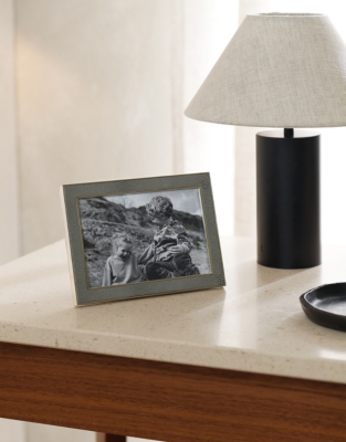 Classic Grey Textured Photo Frame – 4x6"