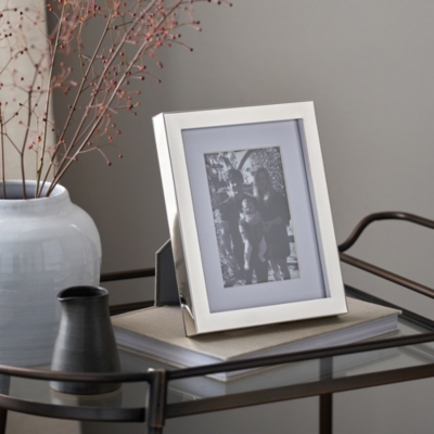 Classic Silver Photo Frame 4X6” Home & Bath The White Company US