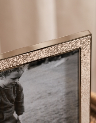 Classic Textured Double Hinged Frame – 5x7"