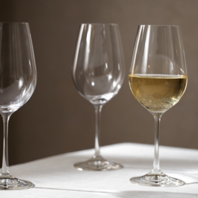 https://whitecompany.scene7.com/is/image/whitecompany/Compton-Wine-Glasses---Set-of-4/A07967_AU23_2_ED?$M_S_PDP$