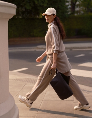 Contrast Detail Wide Leg Joggers with Cashmere