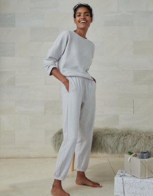 White company jogging bottoms new arrivals