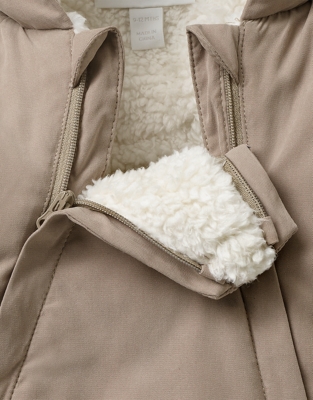 Taupe