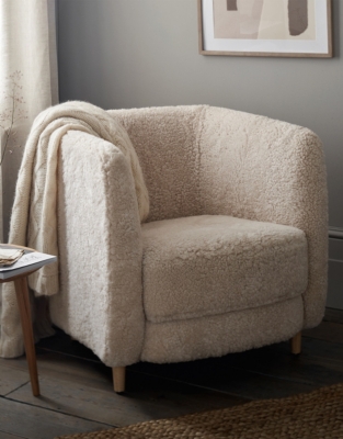 Cosy Sheepskin Chair