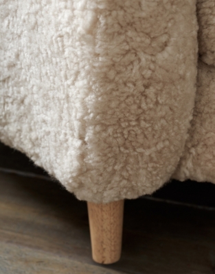 Cosy Sheepskin Chair