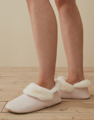 White company 2025 slipper boots