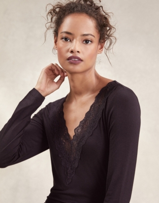 v neck lace