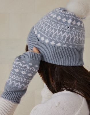 white company hat and scarf