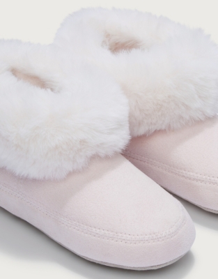 White on sale boot slippers