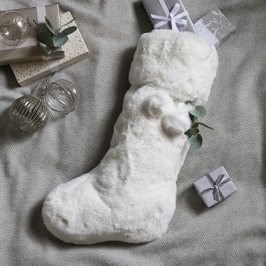 Details about   1PCS Plush Christmas Stockings White Faux Fur Large 22in Deluxe Hanging Xmas 