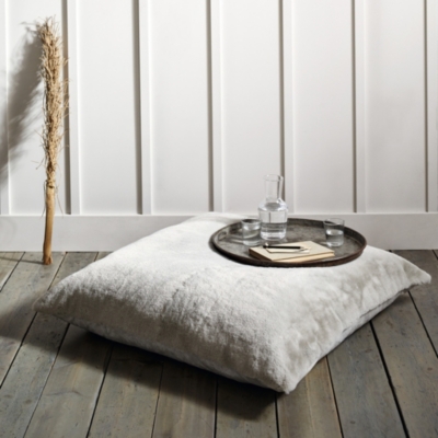 Linen floor outlet cushion