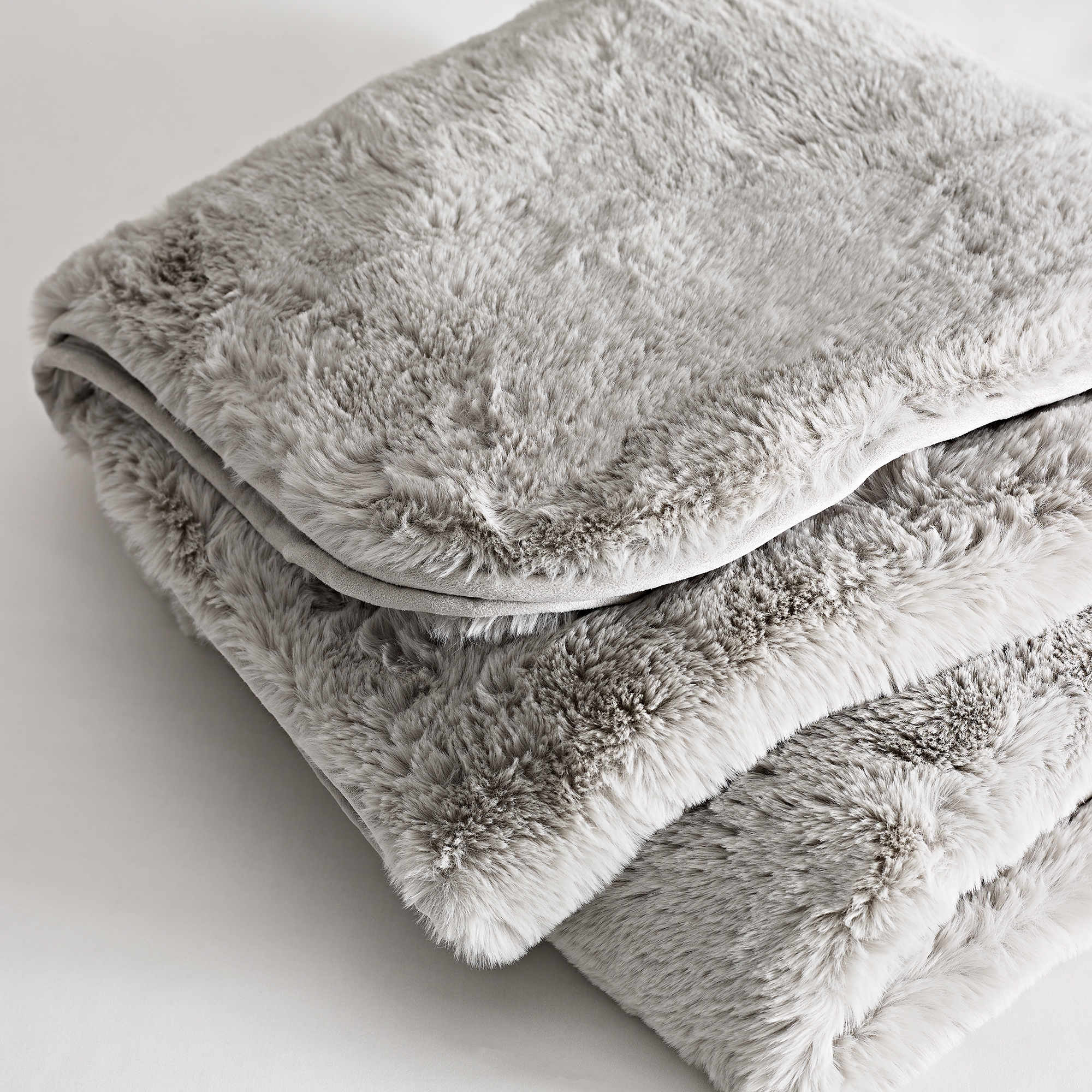 The white company discount faux fur throw