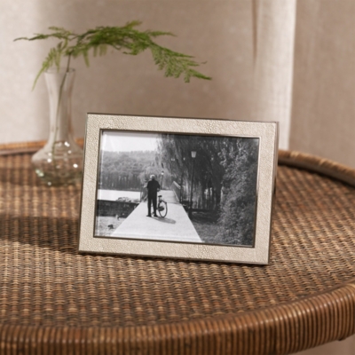 https://whitecompany.scene7.com/is/image/whitecompany/Faux-Shagreen-Picture-Frame---4x6-/A08127_XS23_22_F?$D_PDP_412x412$