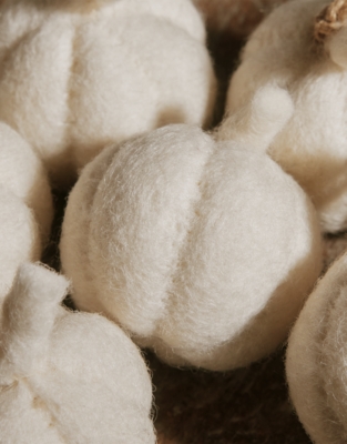 Felt Pumpkin Decorations – Set of 6