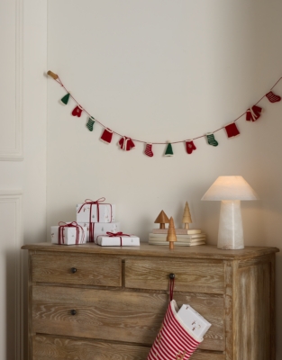 Felt Santa’s Laundry Garland