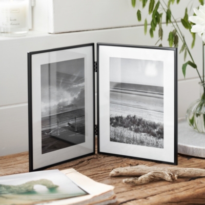 https://whitecompany.scene7.com/is/image/whitecompany/Fine-Black-Double-Hinged-Easel-Frame---5x7-/FBHEF_SP22_90_F?$M_PLP_176x176$